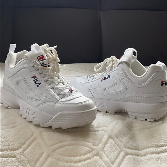 Fila Shoes - Filas White Women’s Sneakers like BRAND NEW